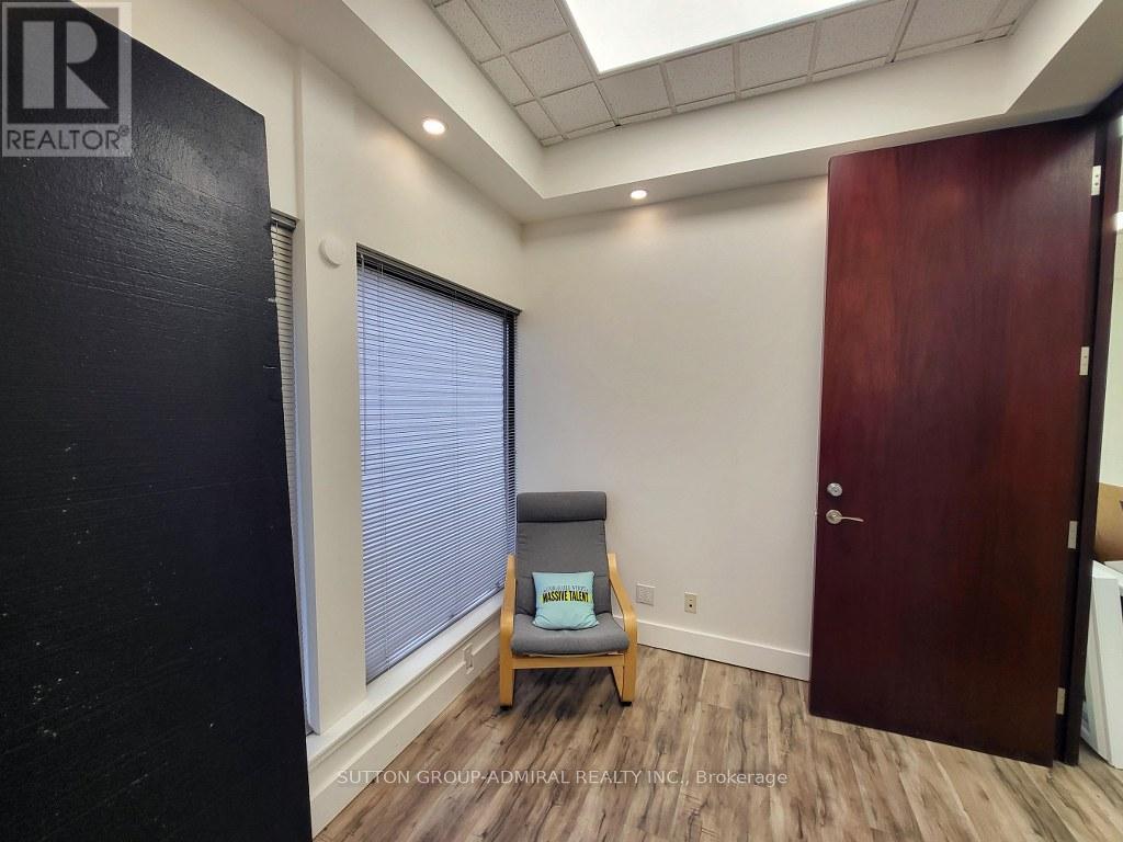 474 Champagne Drive, Toronto, Ontario  M3J 2T9 - Photo 4 - W13215076