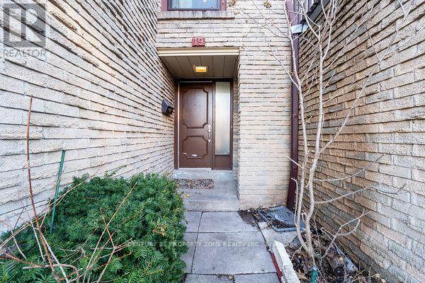 19 - 6860 Glen Erin Drive W, Mississauga, Ontario  L5N 2E1 - Photo 2 - W13215106