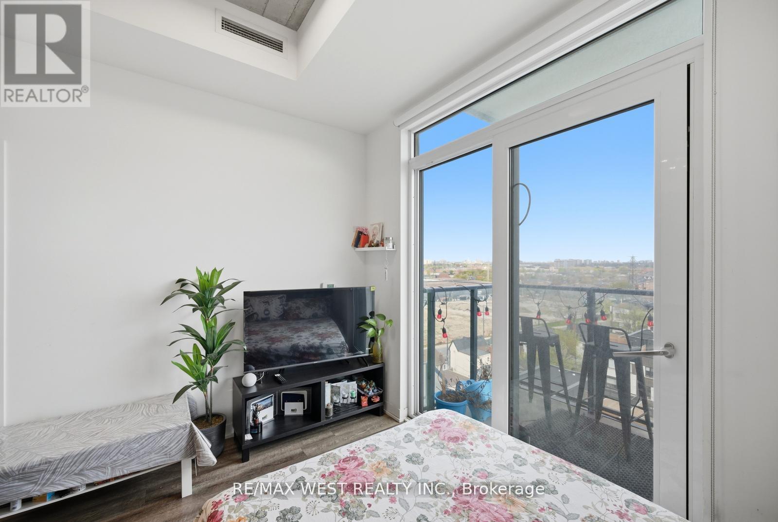 801 - 1808 St. Clair Avenue W, Toronto, Ontario  M6N 1J5 - Photo 11 - W13215128