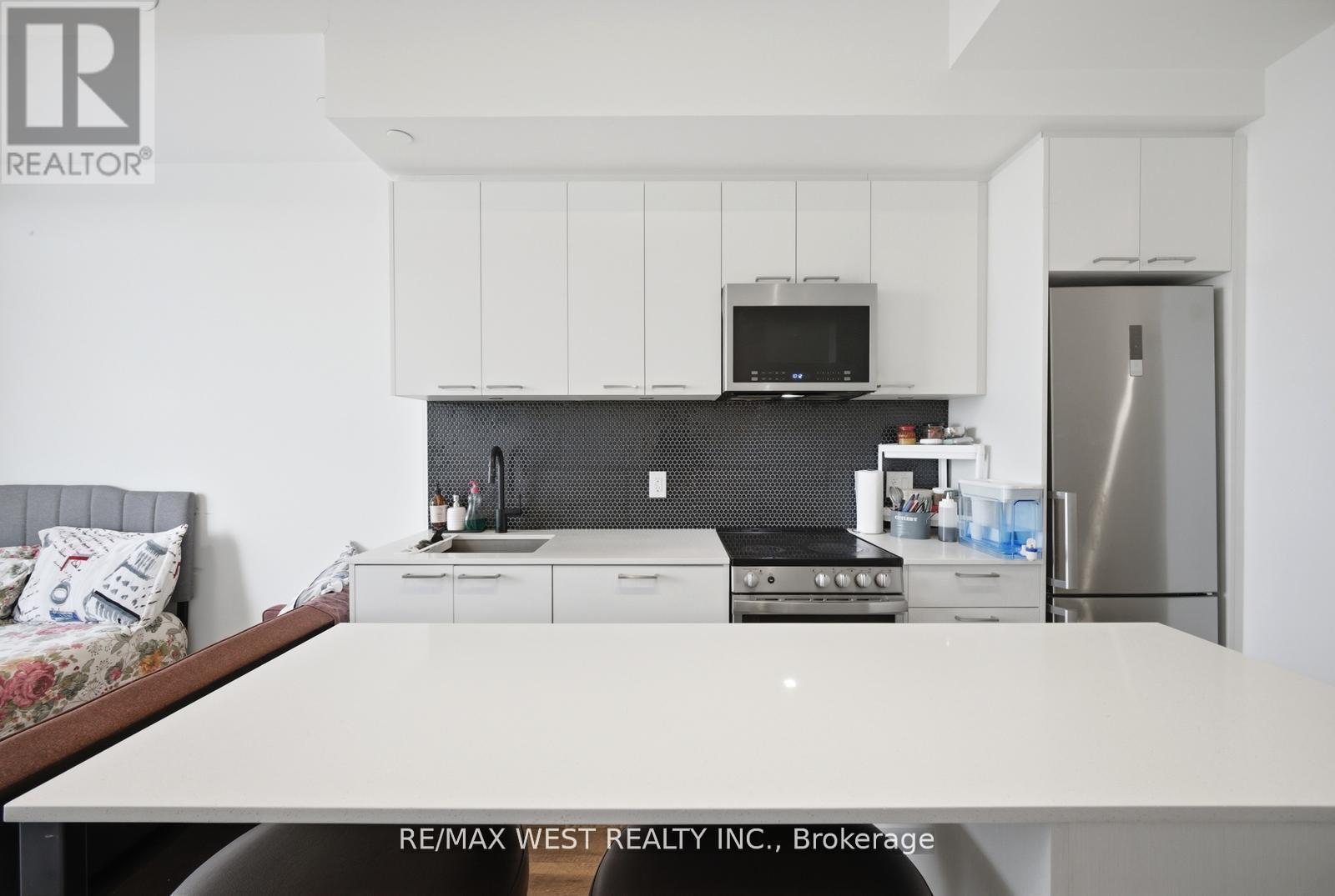 801 - 1808 St. Clair Avenue W, Toronto, Ontario  M6N 1J5 - Photo 5 - W13215128