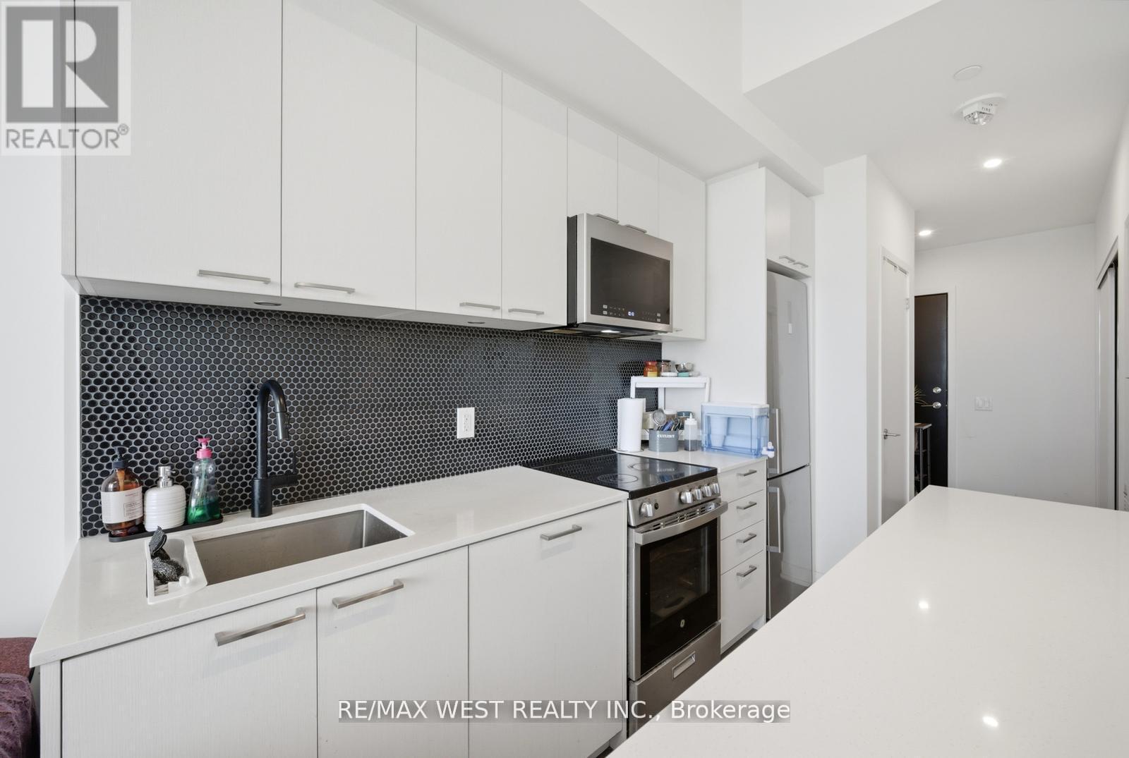 801 - 1808 St. Clair Avenue W, Toronto, Ontario  M6N 1J5 - Photo 6 - W13215128