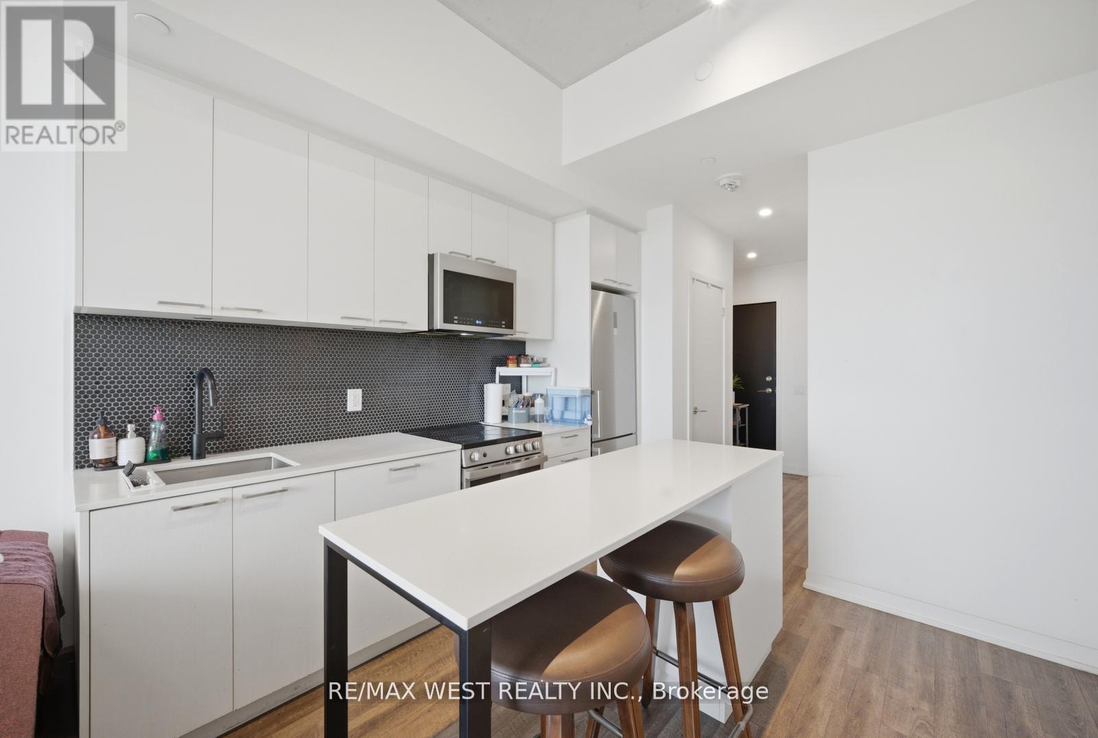 801 - 1808 St. Clair Avenue W, Toronto, Ontario  M6N 1J5 - Photo 7 - W13215128
