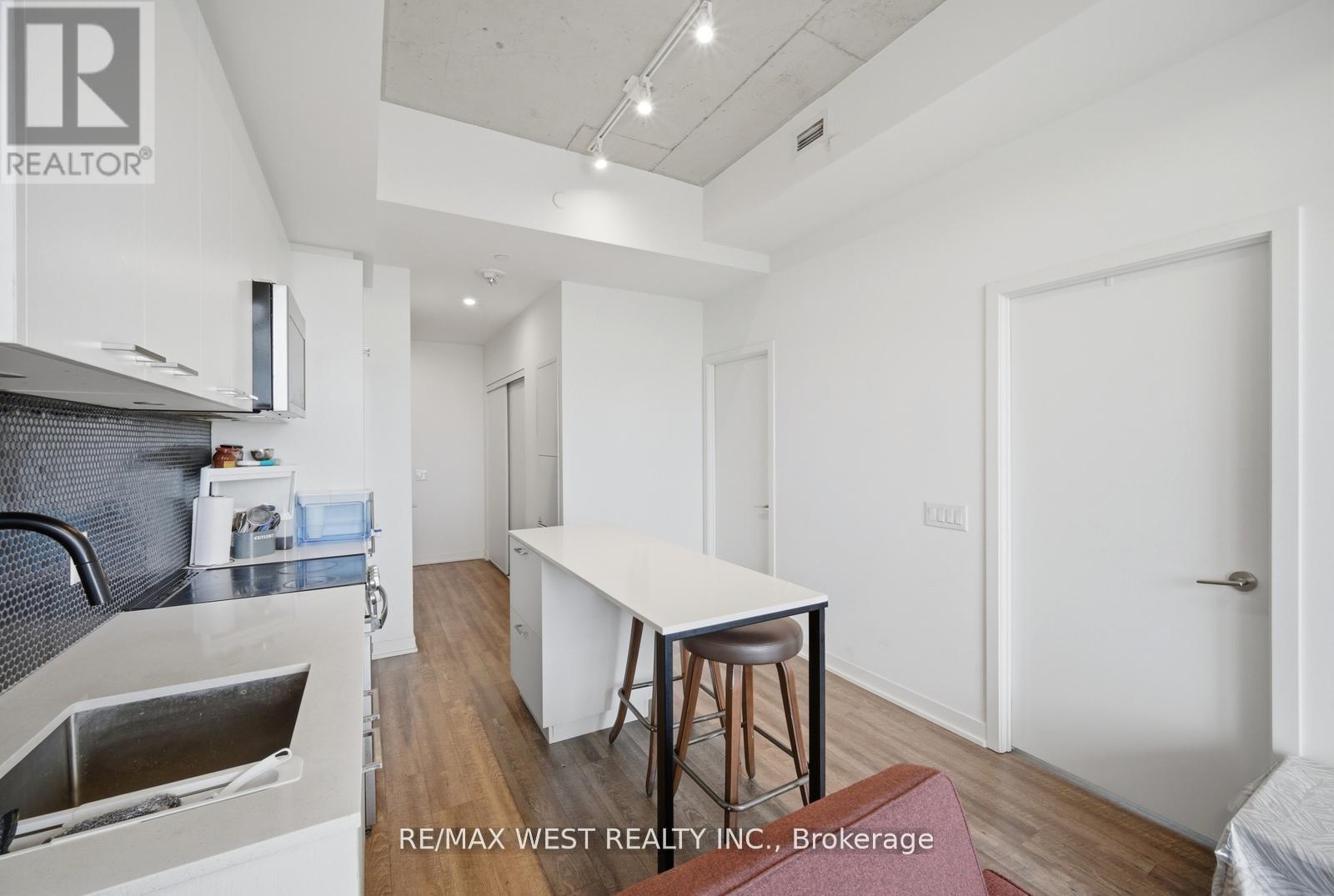 801 - 1808 St. Clair Avenue W, Toronto, Ontario  M6N 1J5 - Photo 8 - W13215128