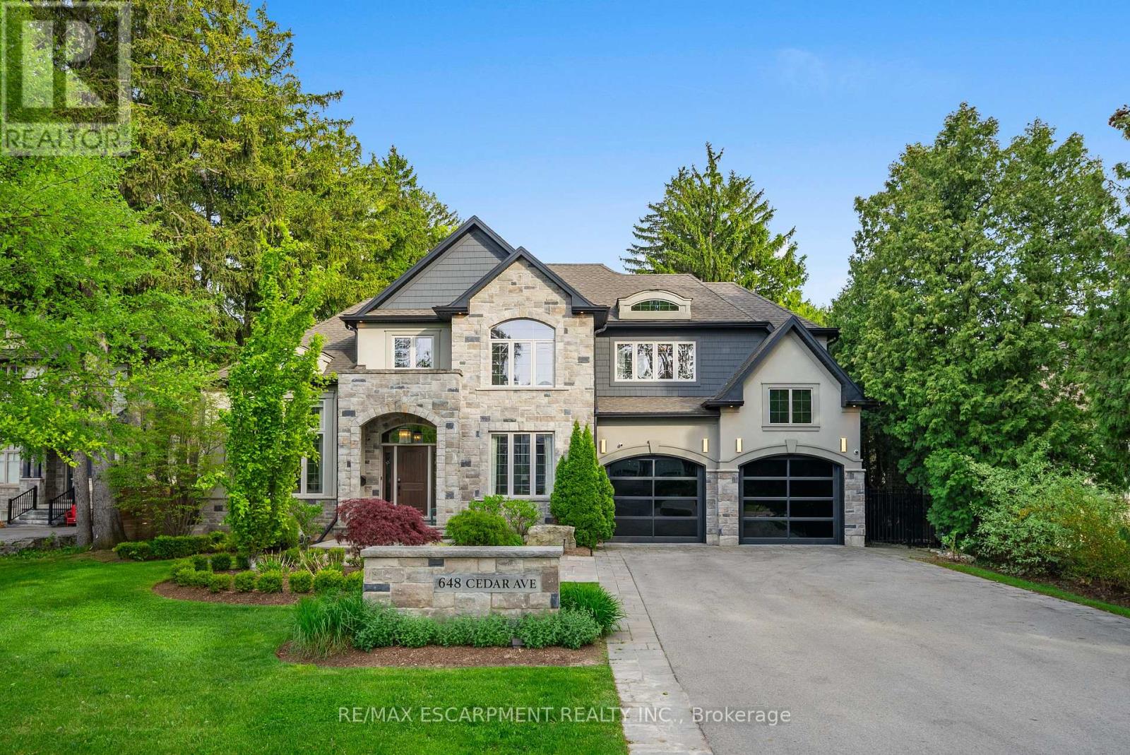 648 Cedar Avenue, Burlington, Ontario  L7T 2R5 - Photo 1 - W13215248