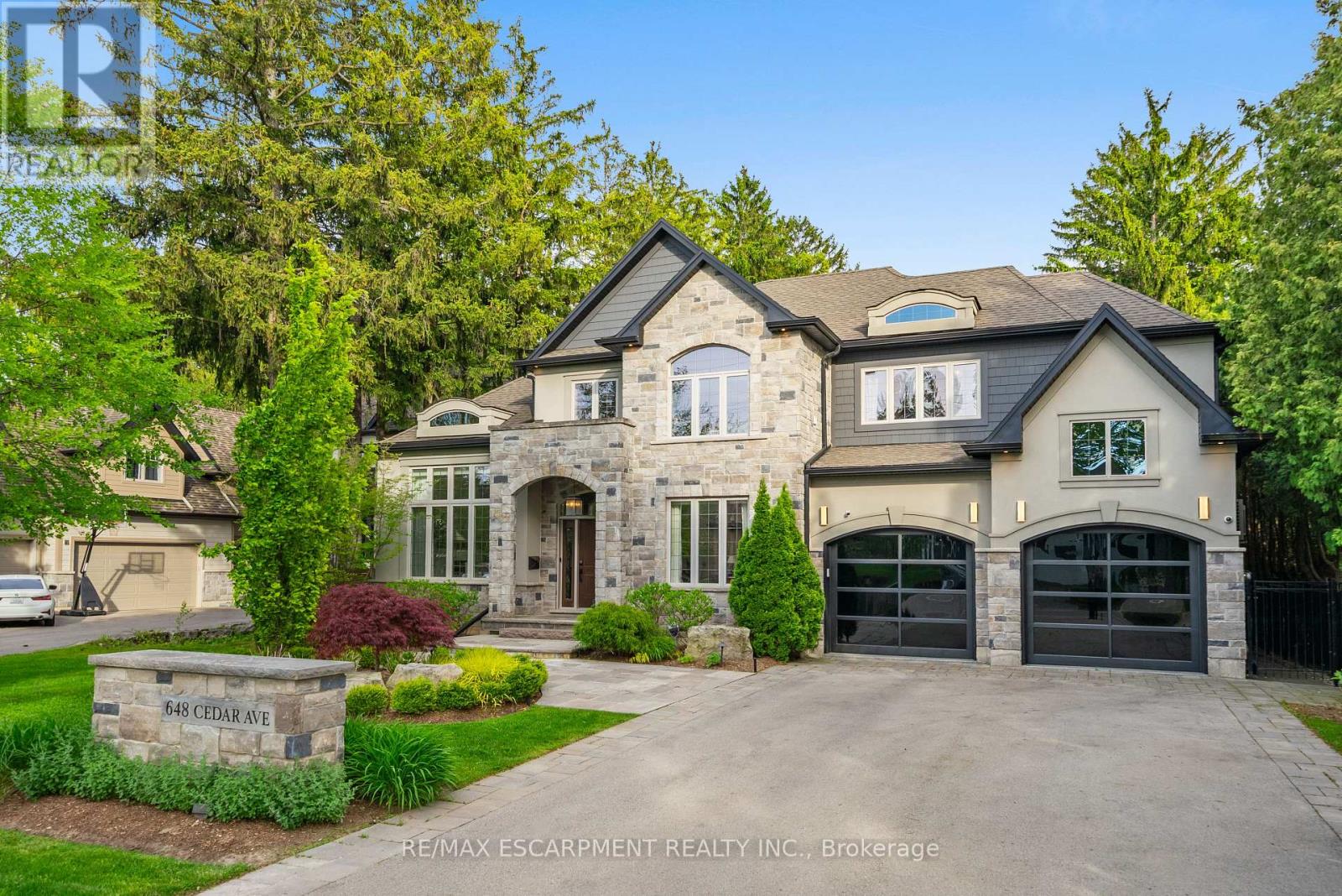 648 Cedar Avenue, Burlington, Ontario  L7T 2R5 - Photo 2 - W13215248