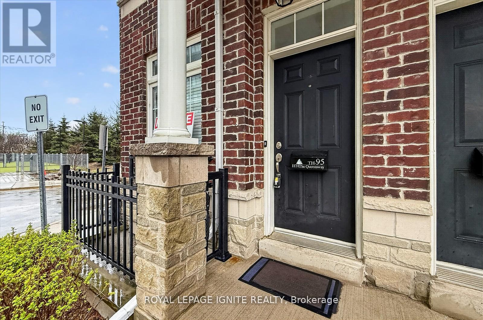 95 - 117a The Queensway, Toronto, Ontario  M6S 5B7 - Photo 4 - W13215340