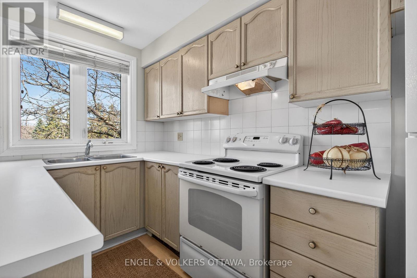 211 Briston Private, Ottawa, Ontario  K1G 5R5 - Photo 10 - X13215454
