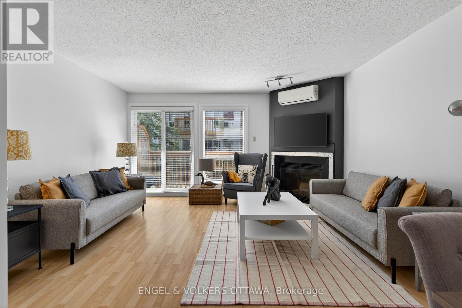 211 Briston Private, Ottawa, Ontario  K1G 5R5 - Photo 3 - X13215454
