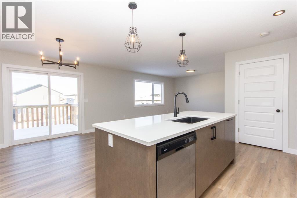 655 Robinson Avenue, Penhold, Alberta  T0M 1R0 - Photo 12 - A2312933