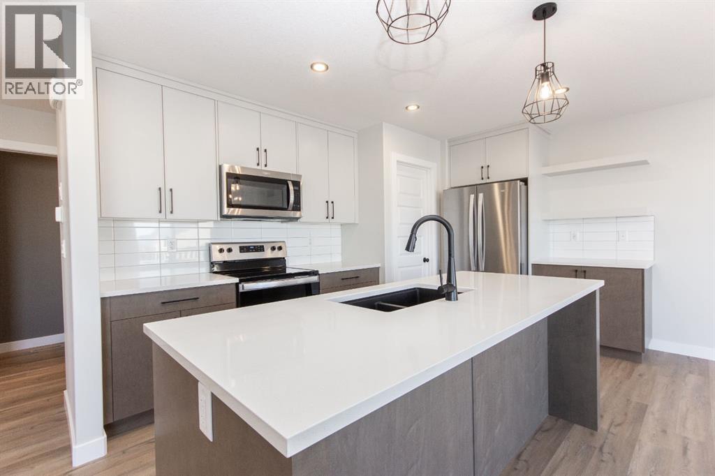 655 Robinson Avenue, Penhold, Alberta  T0M 1R0 - Photo 6 - A2312933