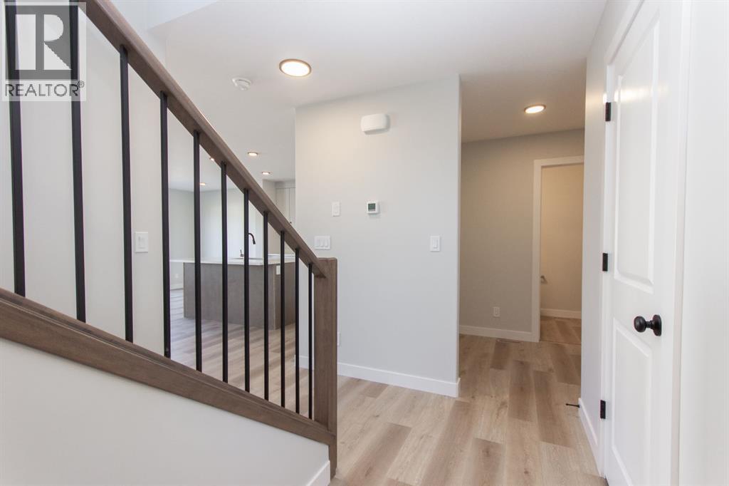 224 Augustus Way, Penhold, Alberta  T0M 1R0 - Photo 4 - A2311733