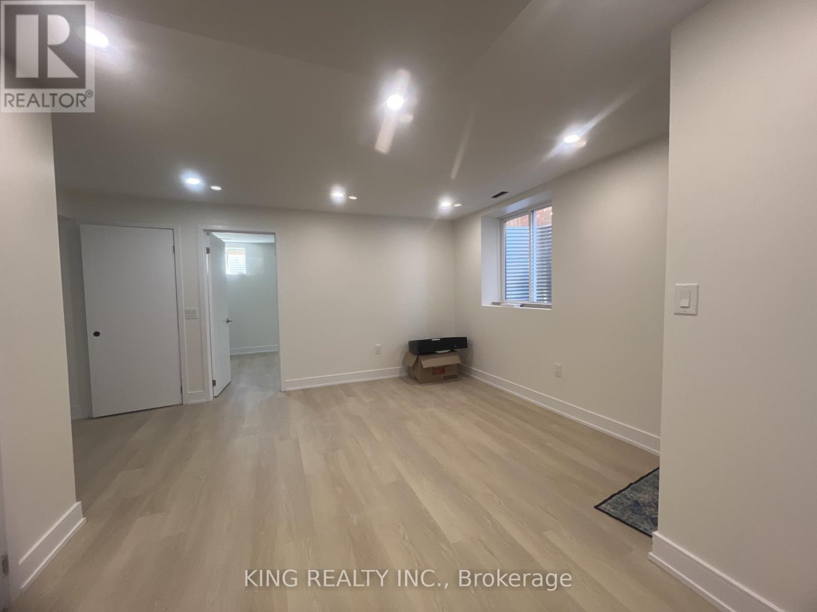 # Unit 2 - 349 Grovehill Crescent, Kitchener, Ontario  N2R 0K8 - Photo 2 - X13215296