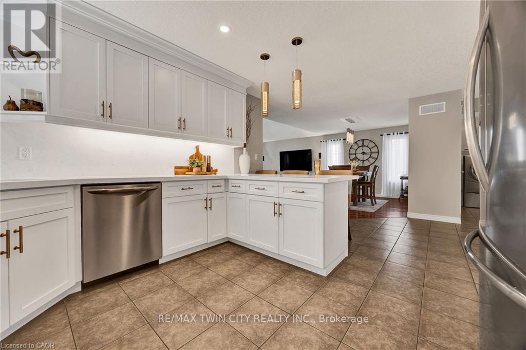 202 Brookmead Street, Woolwich, Ontario  N3B 3N8 - Photo 6 - X13215342
