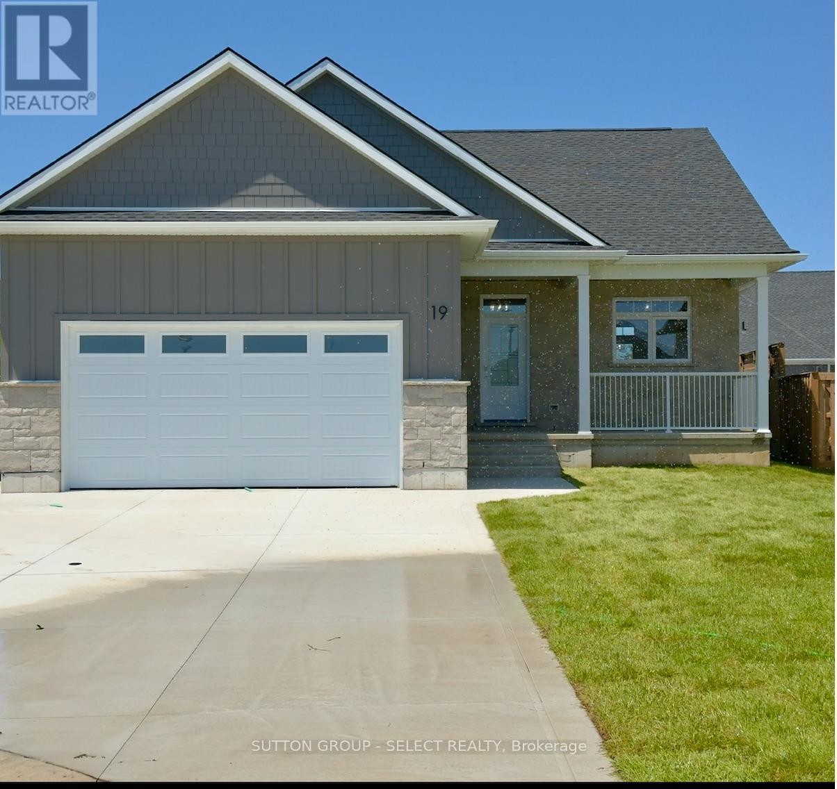 19 LOIS COURT, Lambton Shores, Ontario