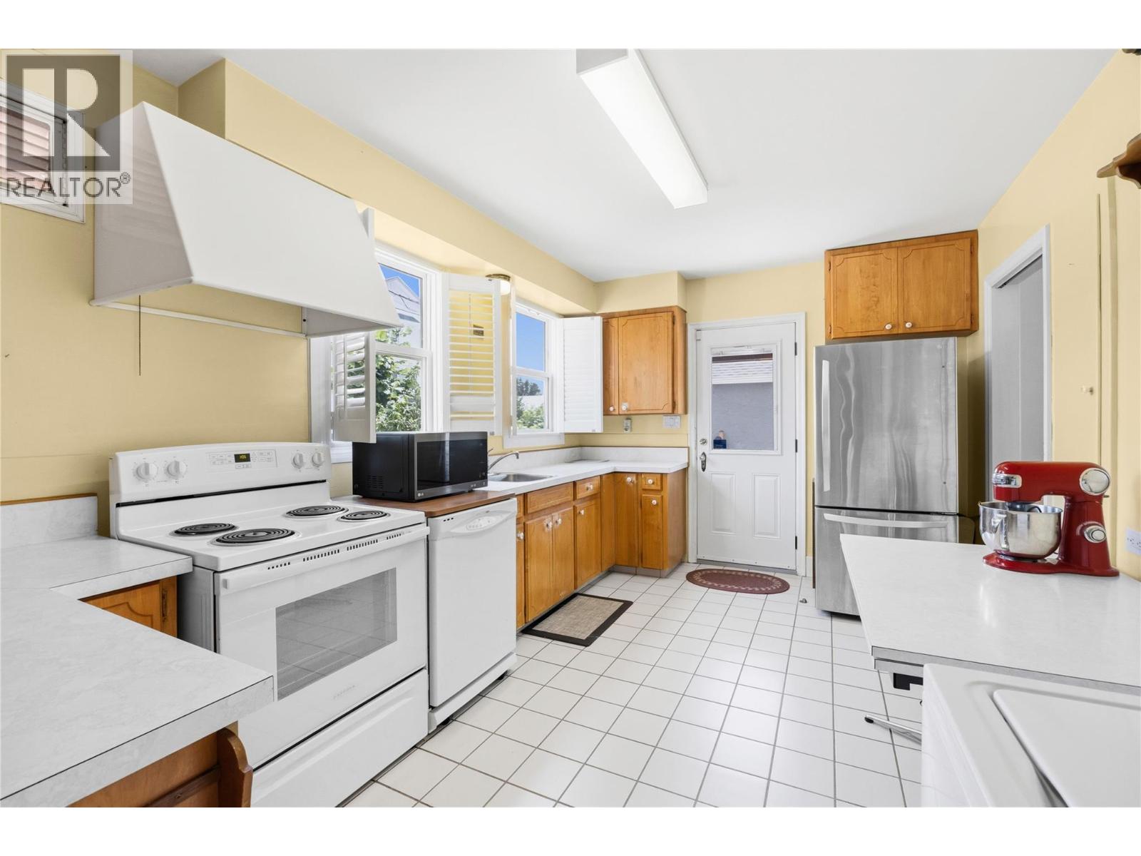 763 Argyle Street, Penticton, British Columbia  V2A 5N8 - Photo 2 - 10389330