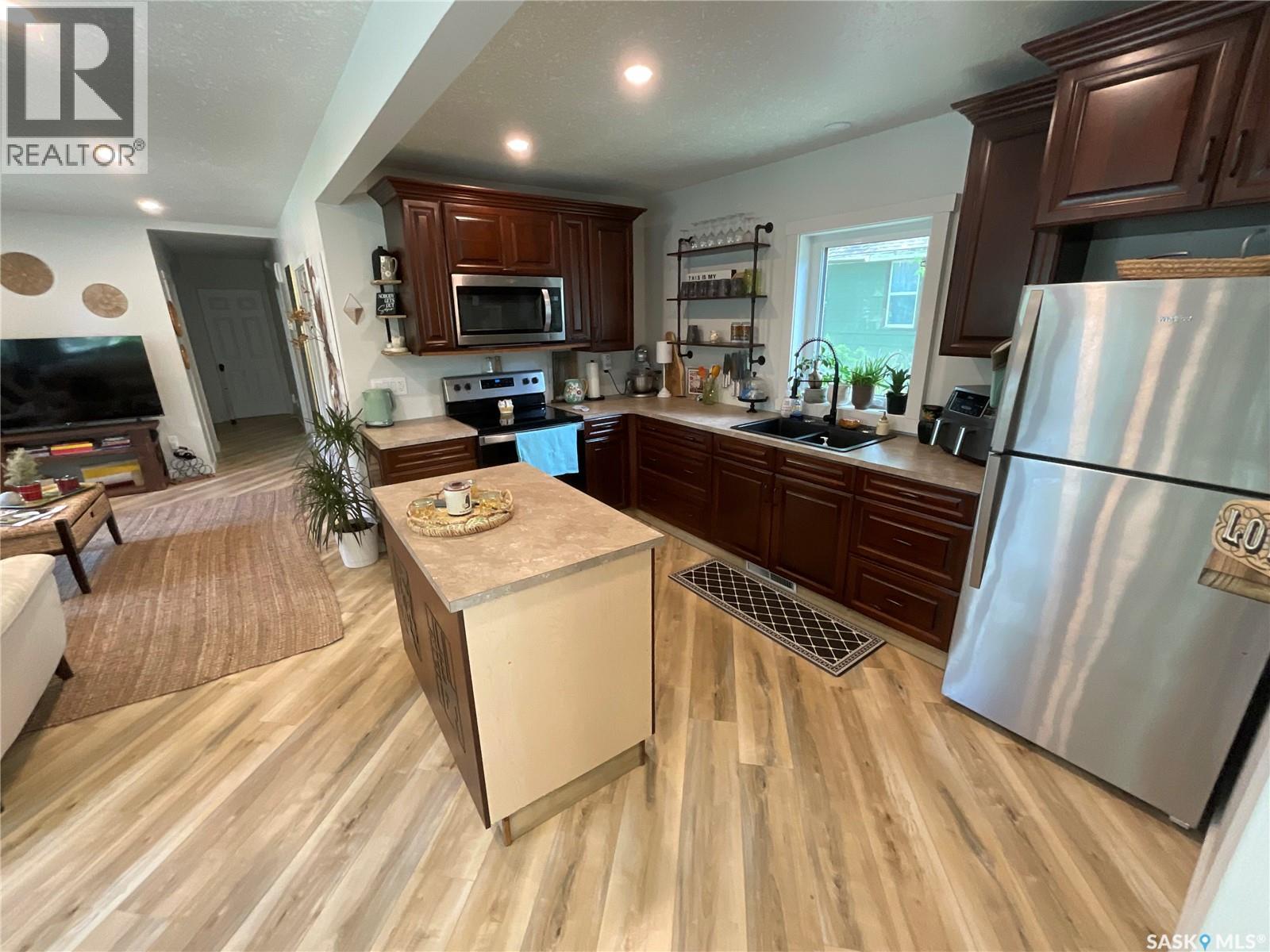 112 3rd Street S, Wakaw, Saskatchewan  S0K 4P0 - Photo 4 - SK034585