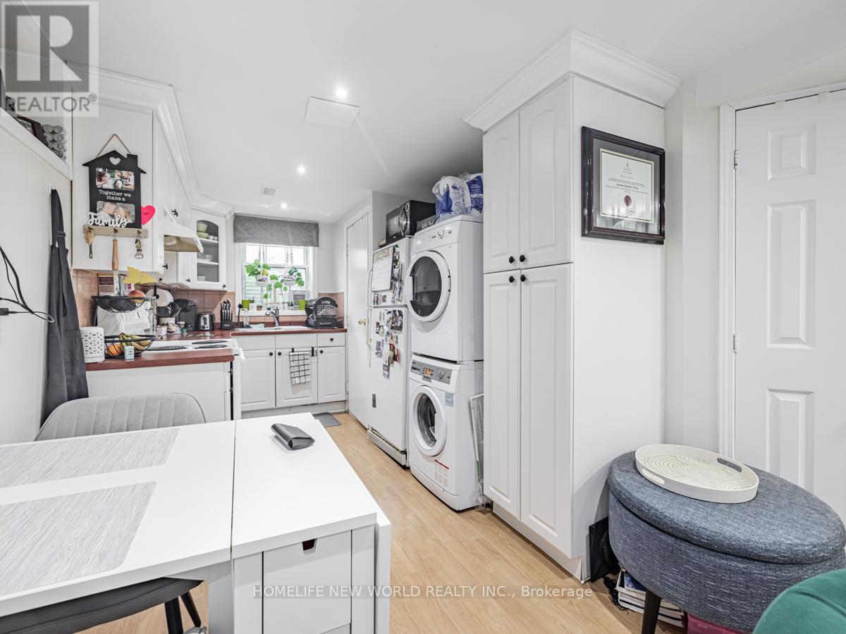 Lower - 669 Woodbine Avenue, Toronto, Ontario  M4E 2J3 - Photo 11 - E13215366