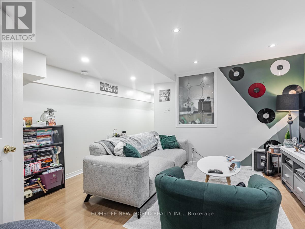 Lower - 669 Woodbine Avenue, Toronto, Ontario  M4E 2J3 - Photo 12 - E13215366