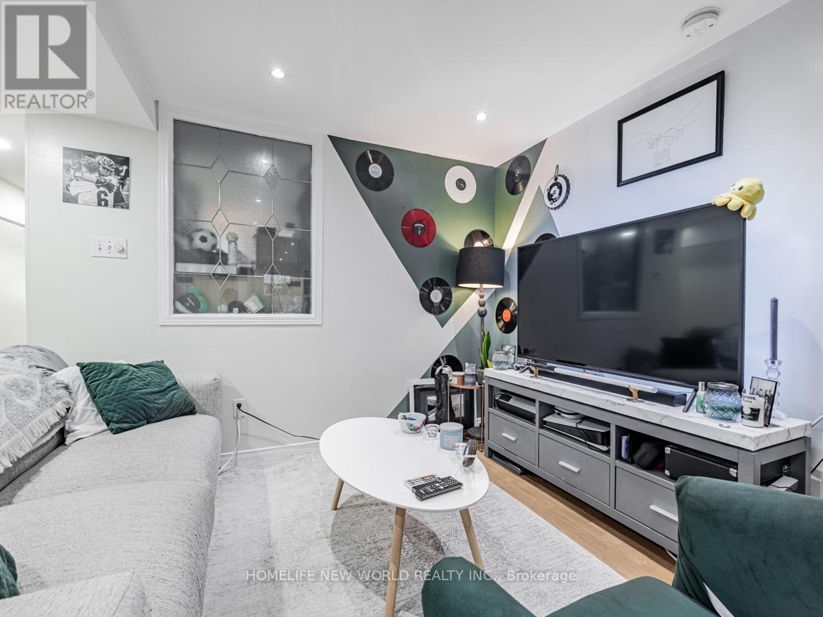 Lower - 669 Woodbine Avenue, Toronto, Ontario  M4E 2J3 - Photo 13 - E13215366