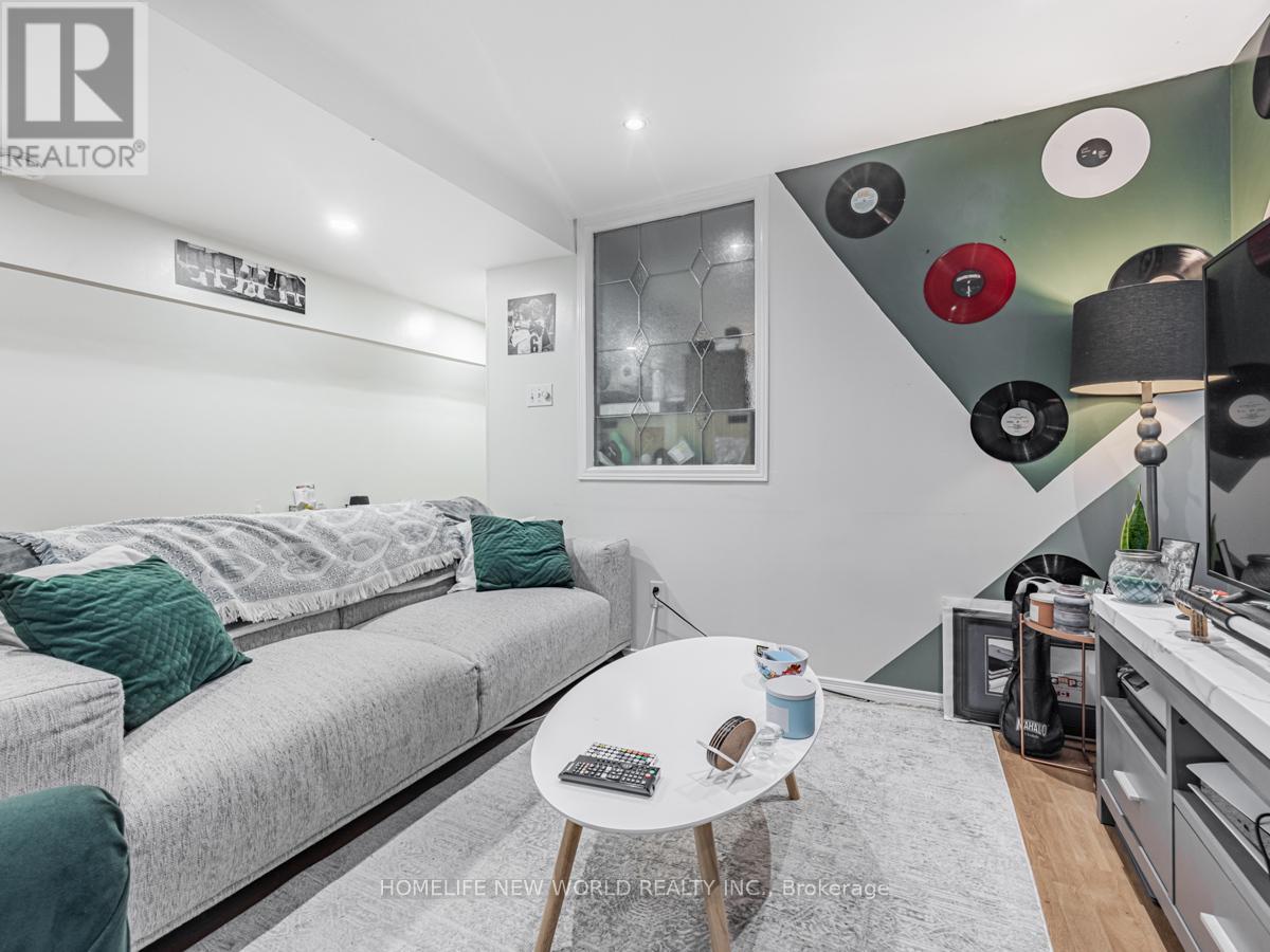 Lower - 669 Woodbine Avenue, Toronto, Ontario  M4E 2J3 - Photo 14 - E13215366