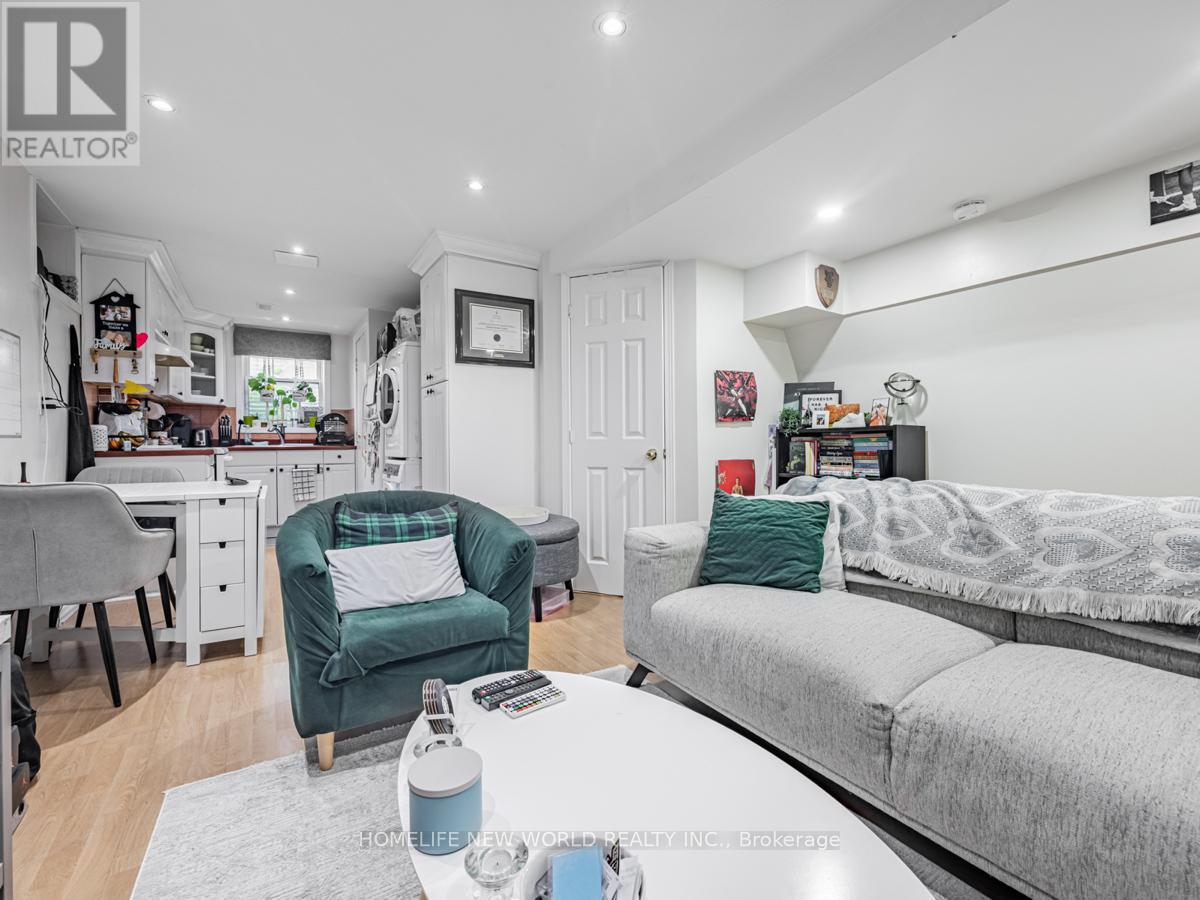 Lower - 669 Woodbine Avenue, Toronto, Ontario  M4E 2J3 - Photo 15 - E13215366