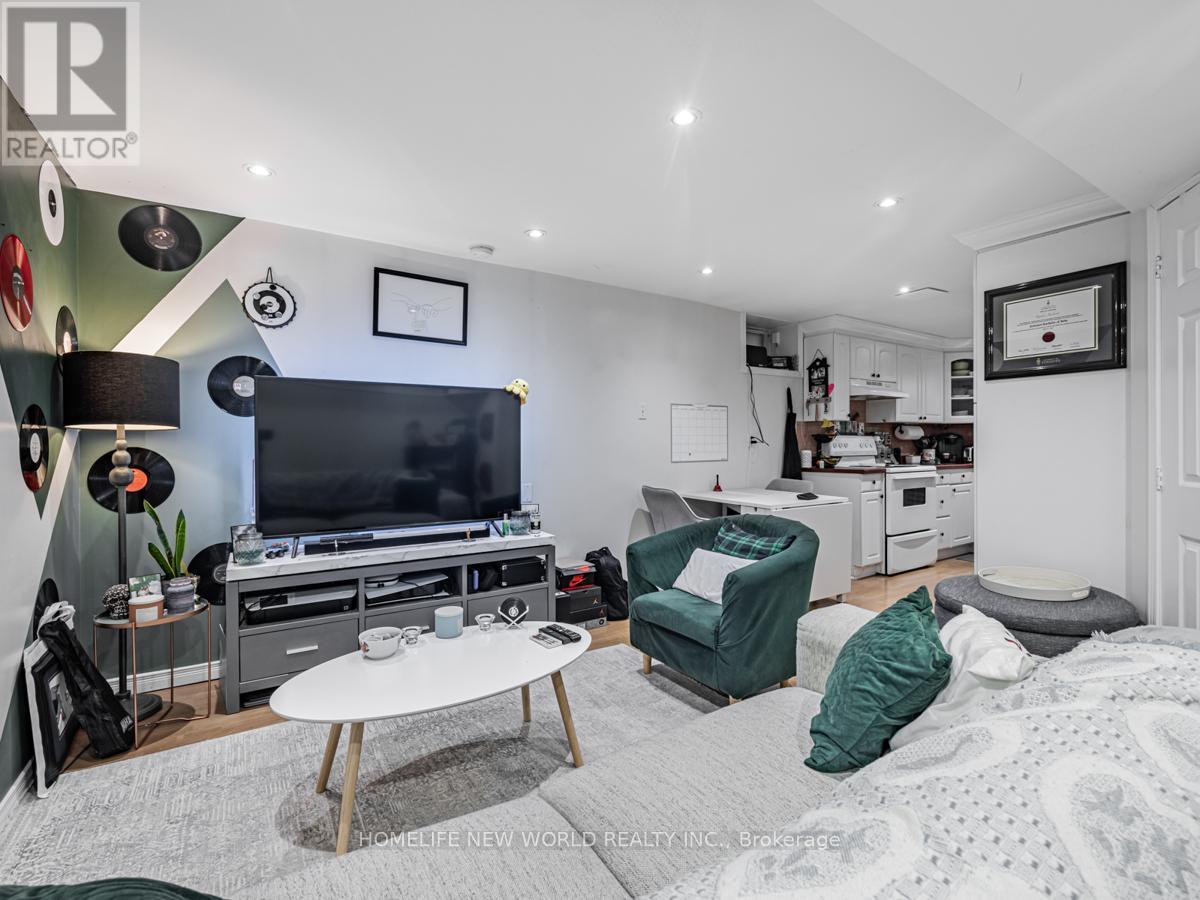 Lower - 669 Woodbine Avenue, Toronto, Ontario  M4E 2J3 - Photo 18 - E13215366