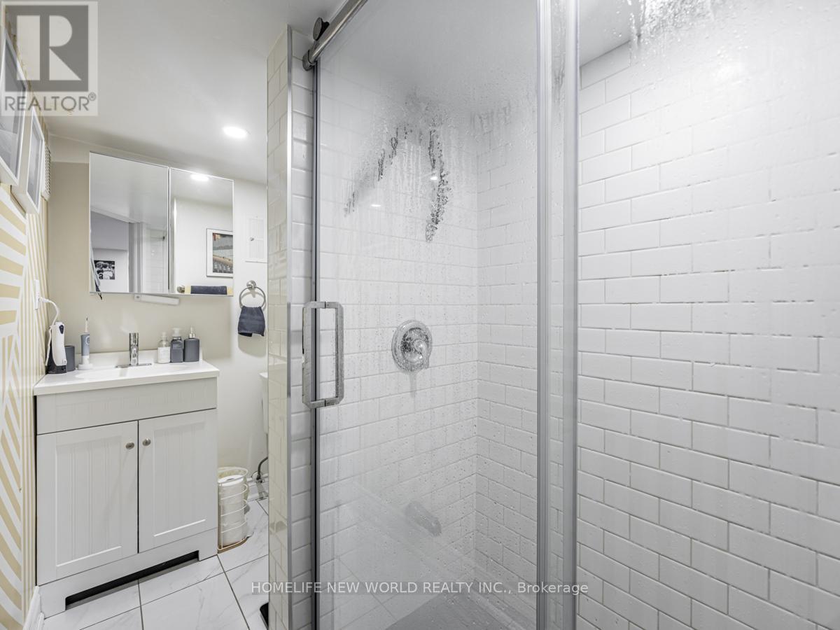 Lower - 669 Woodbine Avenue, Toronto, Ontario  M4E 2J3 - Photo 19 - E13215366