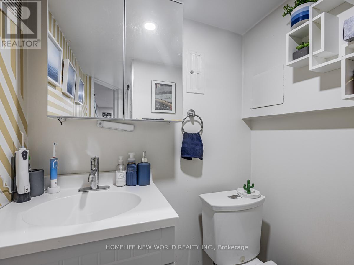 Lower - 669 Woodbine Avenue, Toronto, Ontario  M4E 2J3 - Photo 20 - E13215366