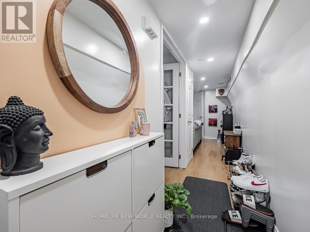 Lower - 669 Woodbine Avenue, Toronto, Ontario  M4E 2J3 - Photo 3 - E13215366