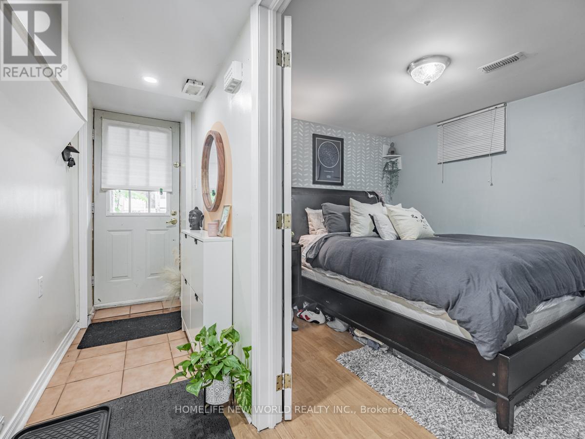 Lower - 669 Woodbine Avenue, Toronto, Ontario  M4E 2J3 - Photo 4 - E13215366