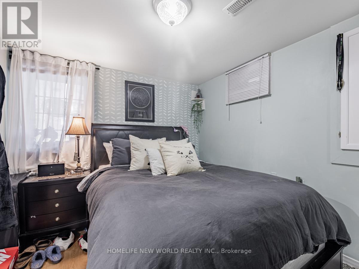 Lower - 669 Woodbine Avenue, Toronto, Ontario  M4E 2J3 - Photo 6 - E13215366