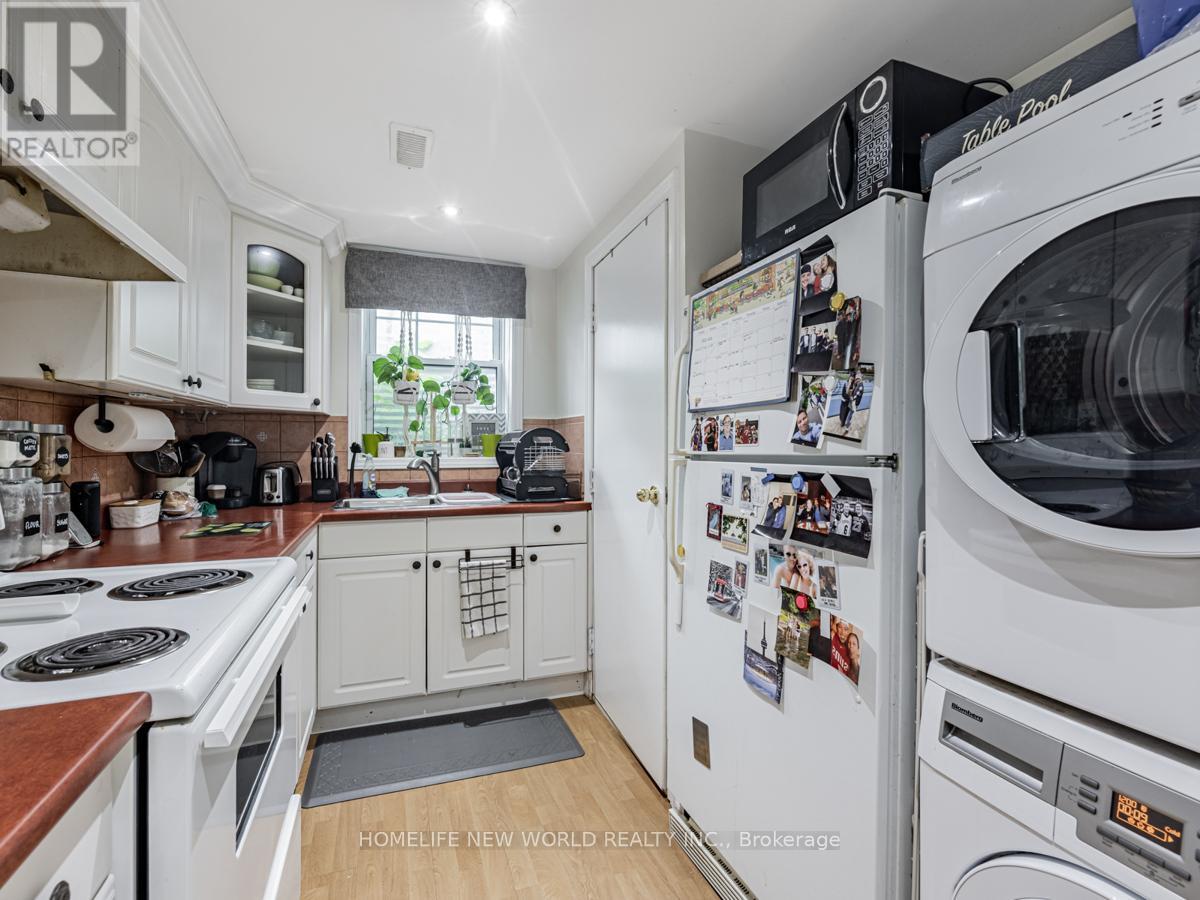 Lower - 669 Woodbine Avenue, Toronto, Ontario  M4E 2J3 - Photo 7 - E13215366