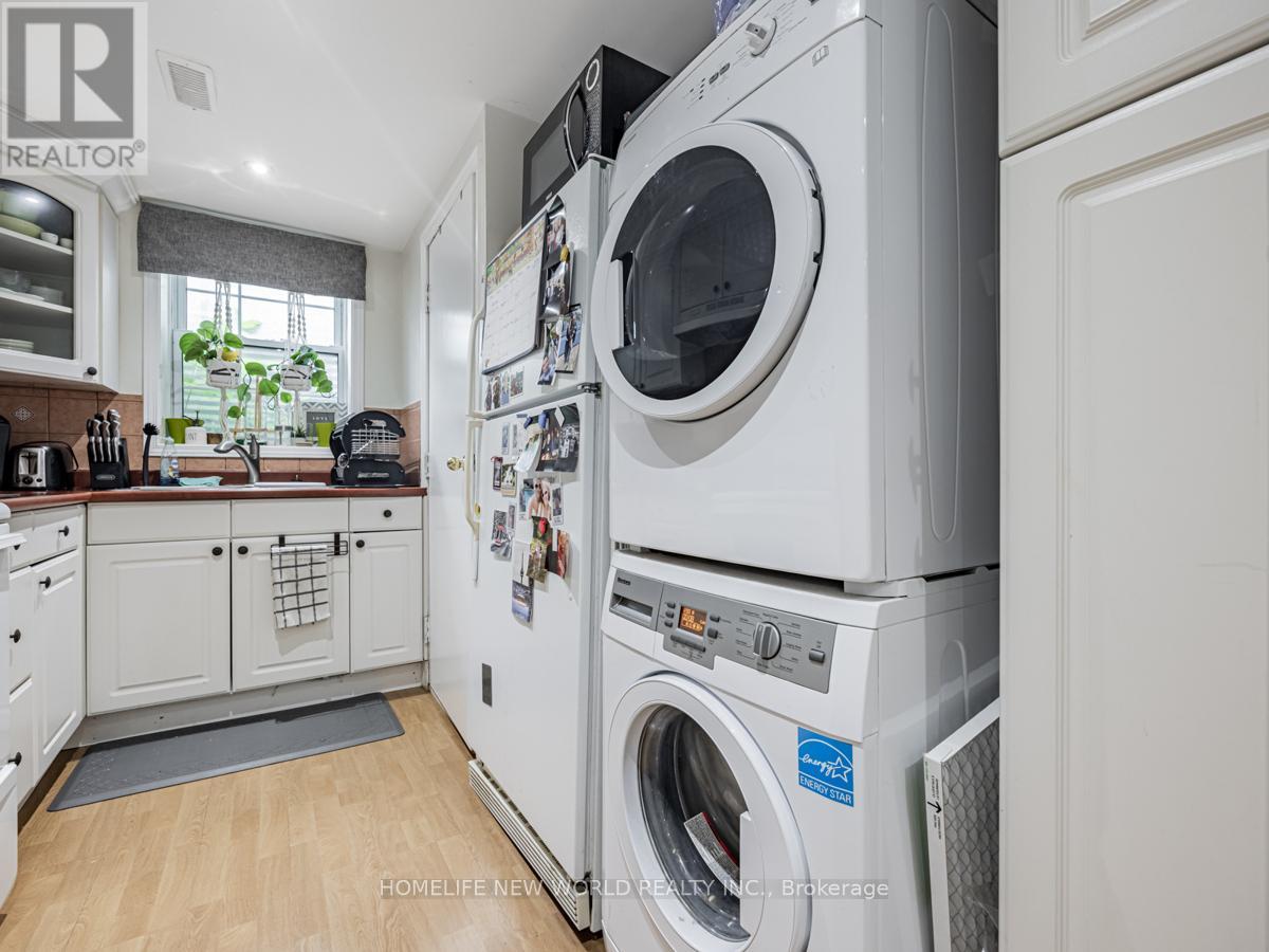 Lower - 669 Woodbine Avenue, Toronto, Ontario  M4E 2J3 - Photo 8 - E13215366