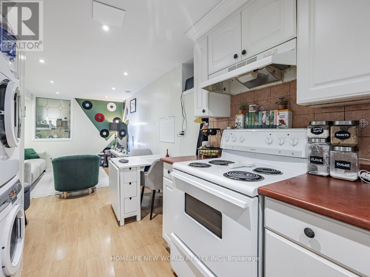 Lower - 669 Woodbine Avenue, Toronto, Ontario  M4E 2J3 - Photo 9 - E13215366