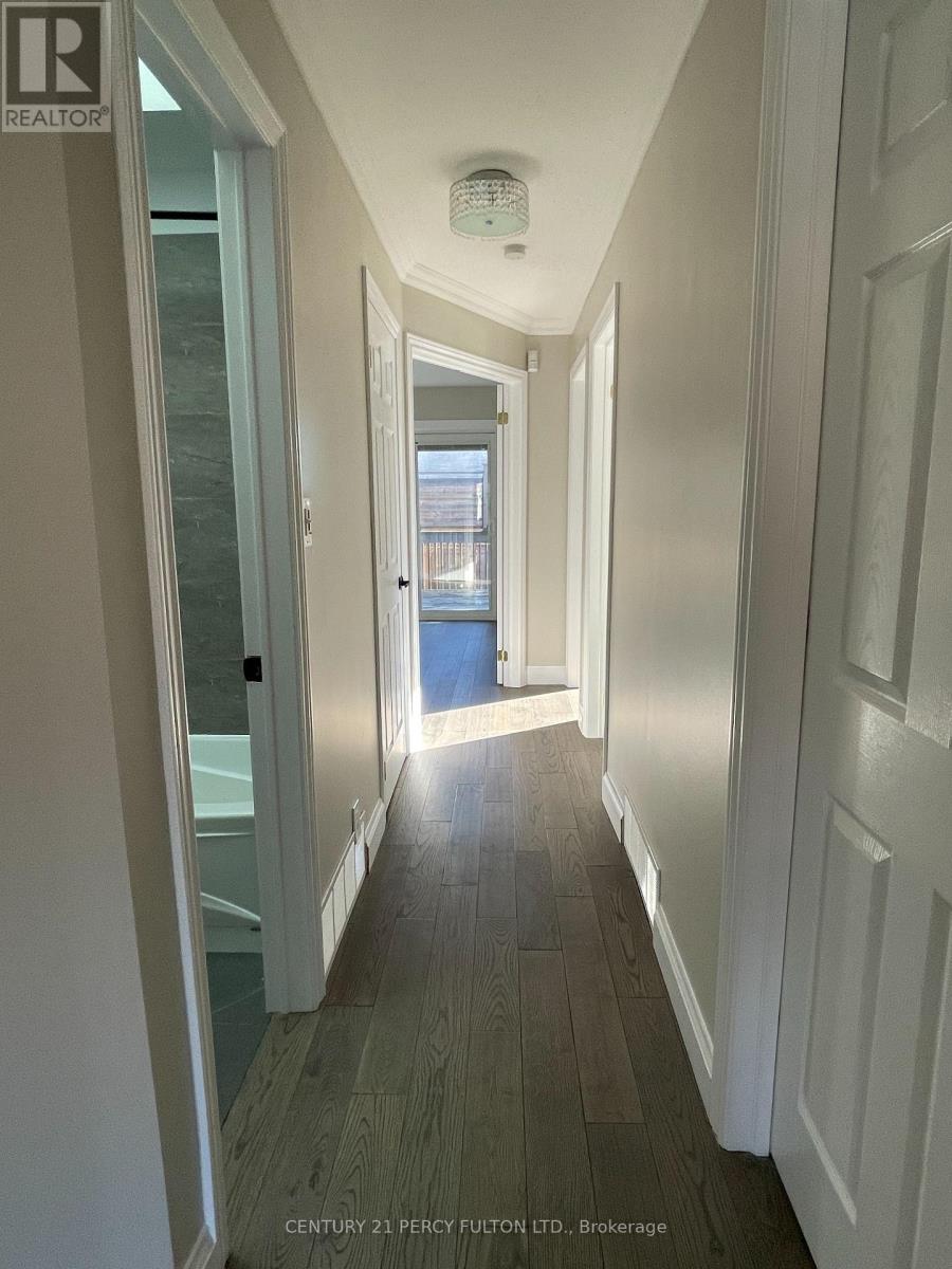 Upper - 771 Krosno Boulevard, Pickering, Ontario  L1W 1G5 - Photo 11 - E13215508