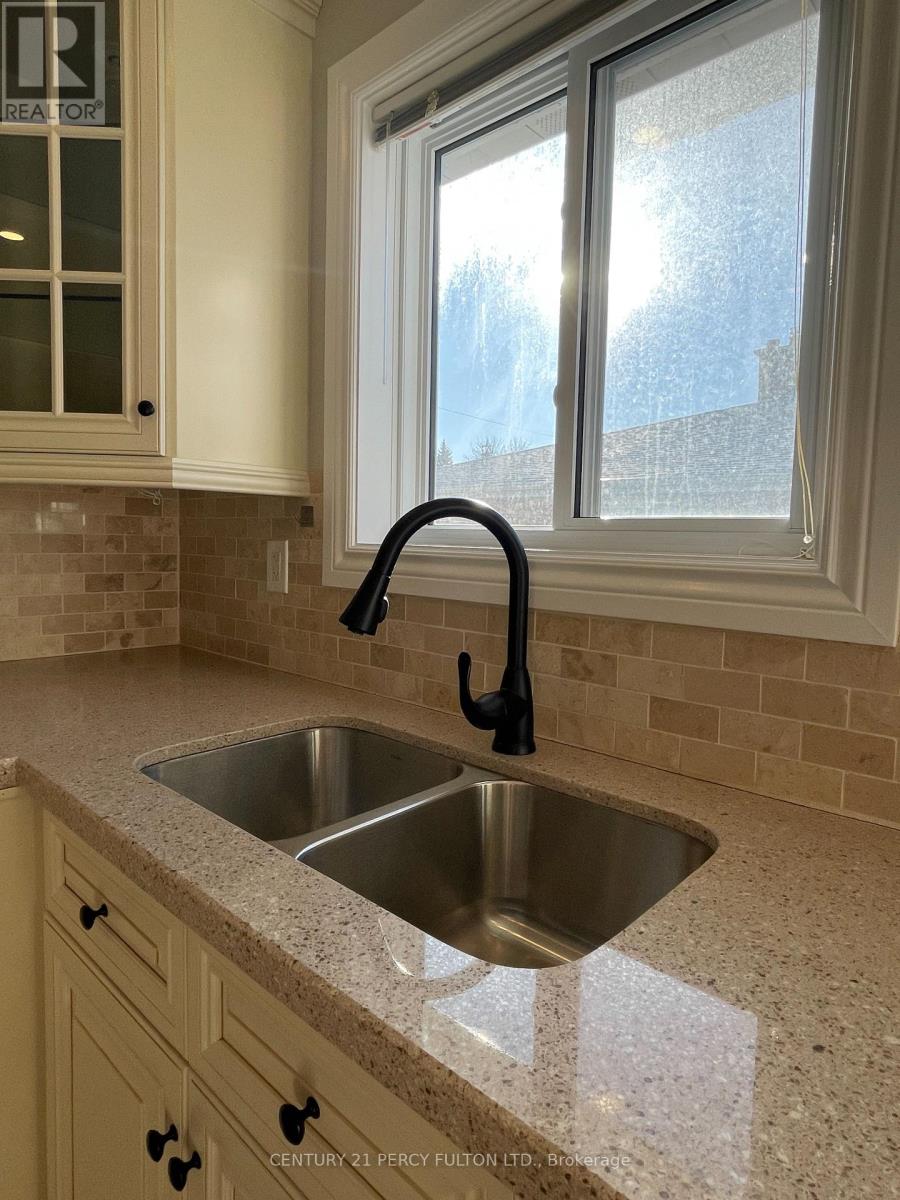 Upper - 771 Krosno Boulevard, Pickering, Ontario  L1W 1G5 - Photo 3 - E13215508