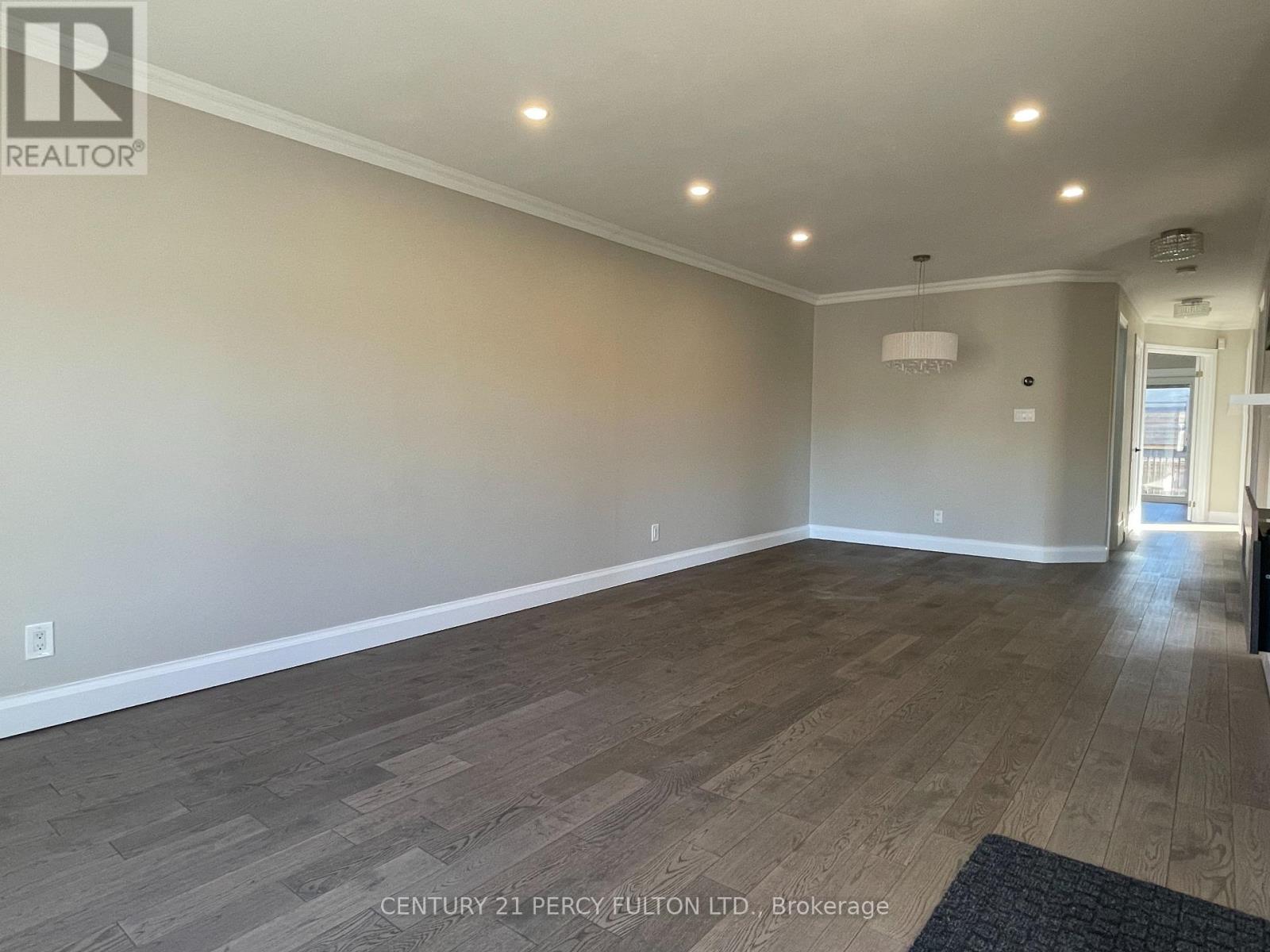 Upper - 771 Krosno Boulevard, Pickering, Ontario  L1W 1G5 - Photo 4 - E13215508