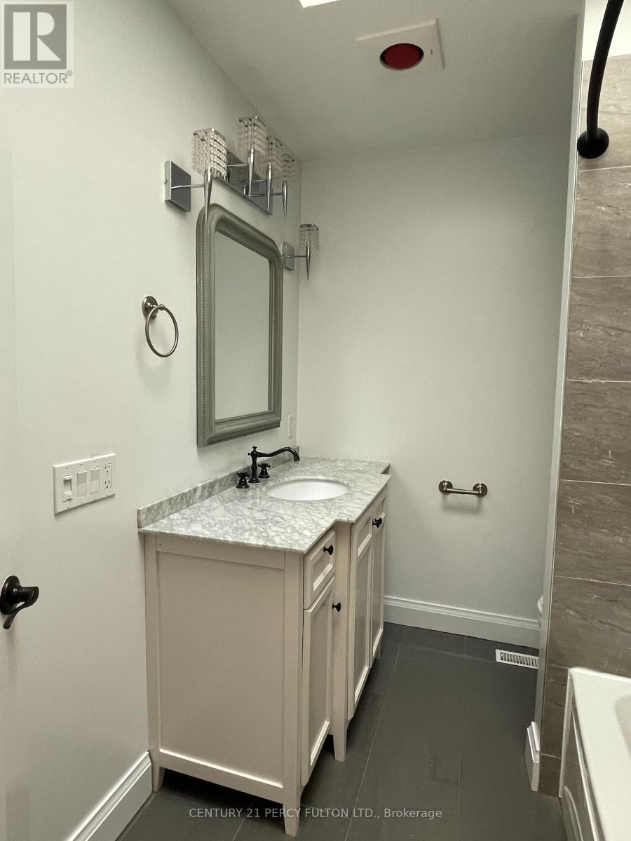 Upper - 771 Krosno Boulevard, Pickering, Ontario  L1W 1G5 - Photo 8 - E13215508