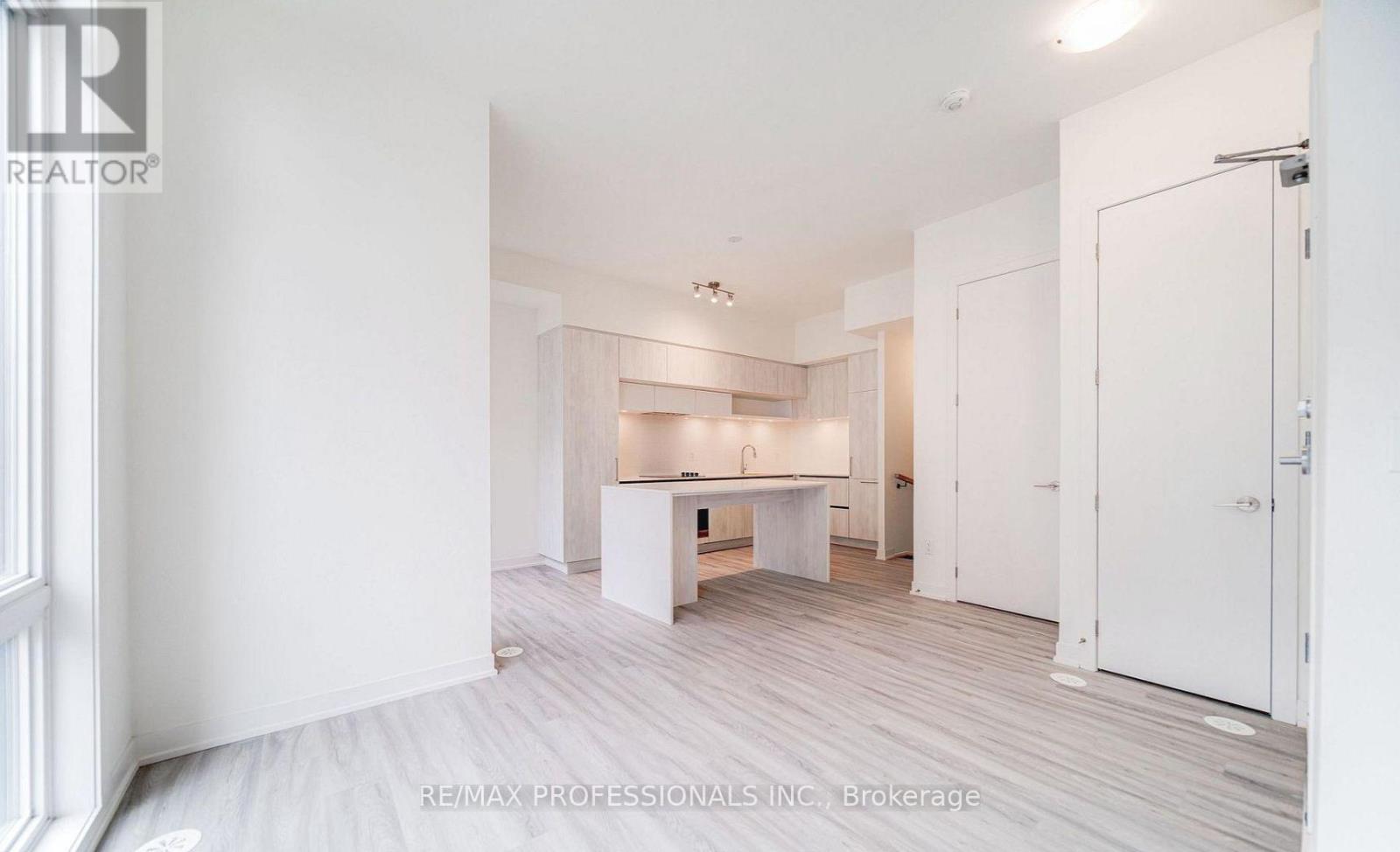 1508 - 11 David Eyer Road, Richmond Hill, Ontario  L4S 0N4 - Photo 2 - N13215424