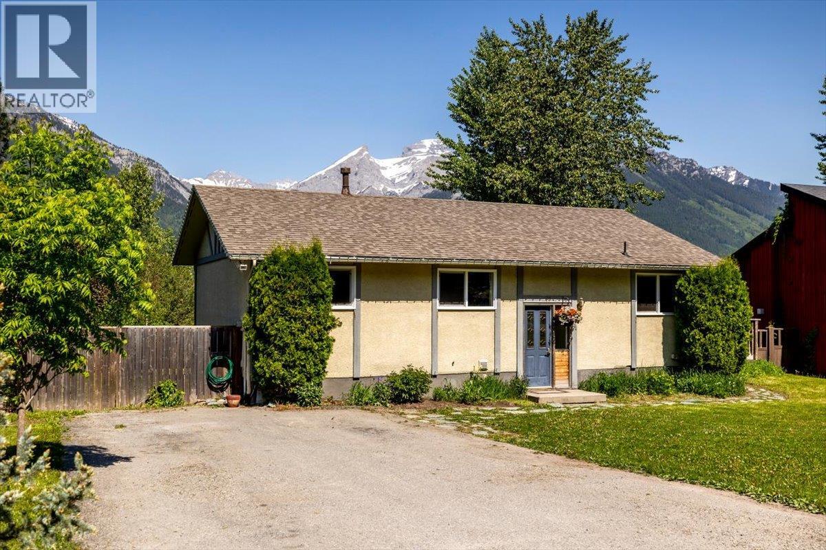 69 Ridgemont Drive, Fernie, British Columbia  V0B 1M2 - Photo 1 - 10389425