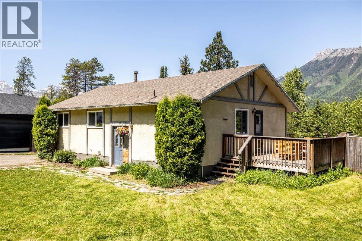 69 Ridgemont Drive, Fernie, British Columbia  V0B 1M2 - Photo 6 - 10389425