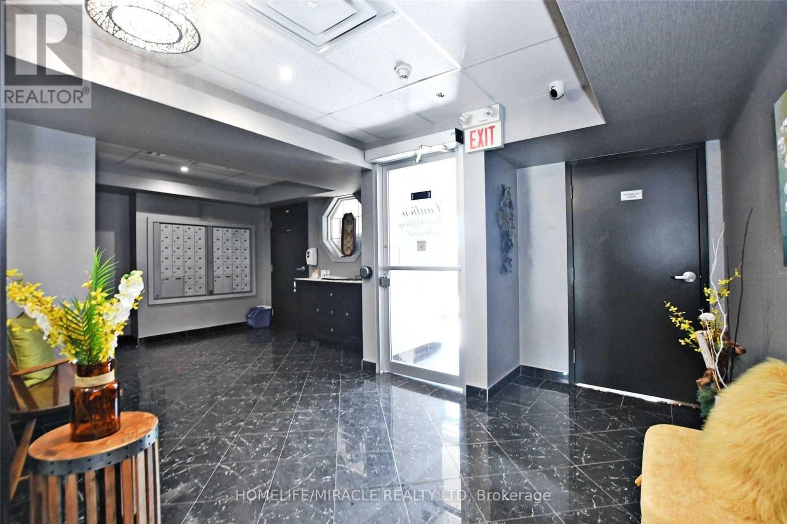 303 - 39 Ferndale Drive S, Barrie, Ontario  L4N 5W9 - Photo 2 - S13215364