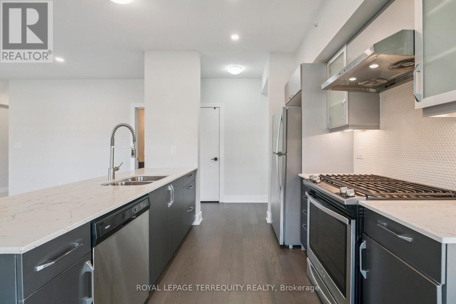 102 - 6 Spice Way, Barrie, Ontario L9J 0J9 - Photo 22 - S13215374