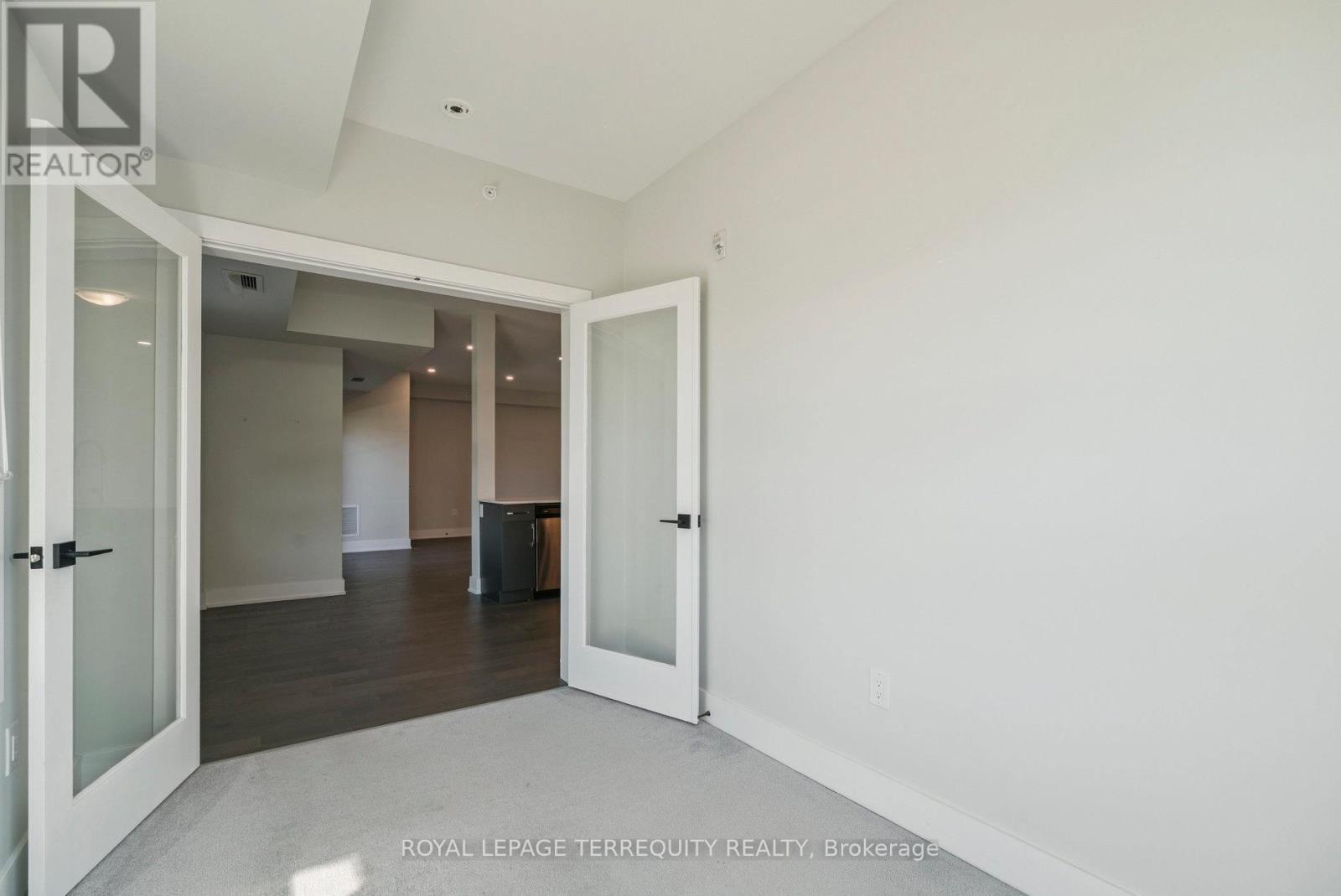 102 - 6 Spice Way, Barrie, Ontario L9J 0J9 - Photo 36 - S13215374