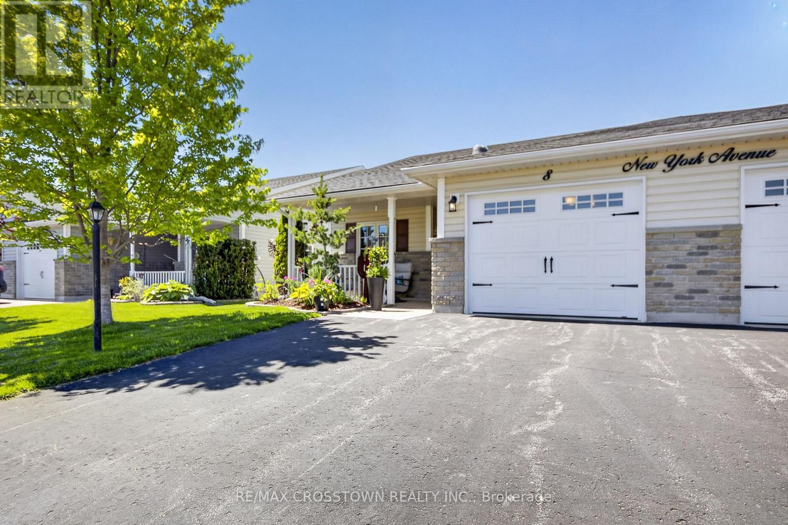 8 New York Avenue, Wasaga Beach, Ontario  L9Z 3A8 - Photo 1 - S13215444