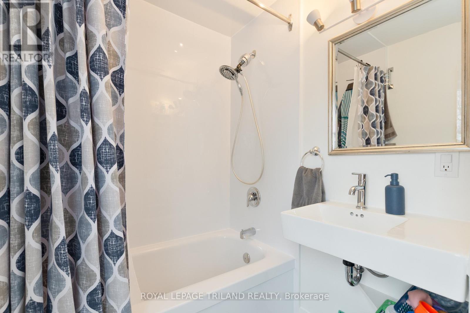90 Locust Street, St. Thomas, Ontario  N5R 2C4 - Photo 19 - X12814406