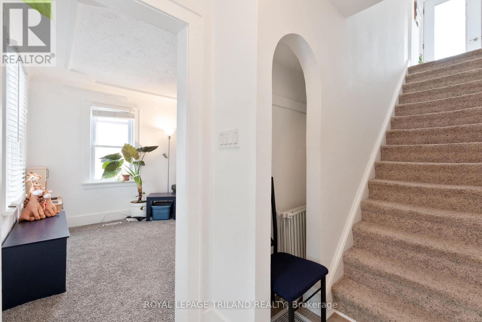 90 Locust Street, St. Thomas, Ontario  N5R 2C4 - Photo 9 - X12814406