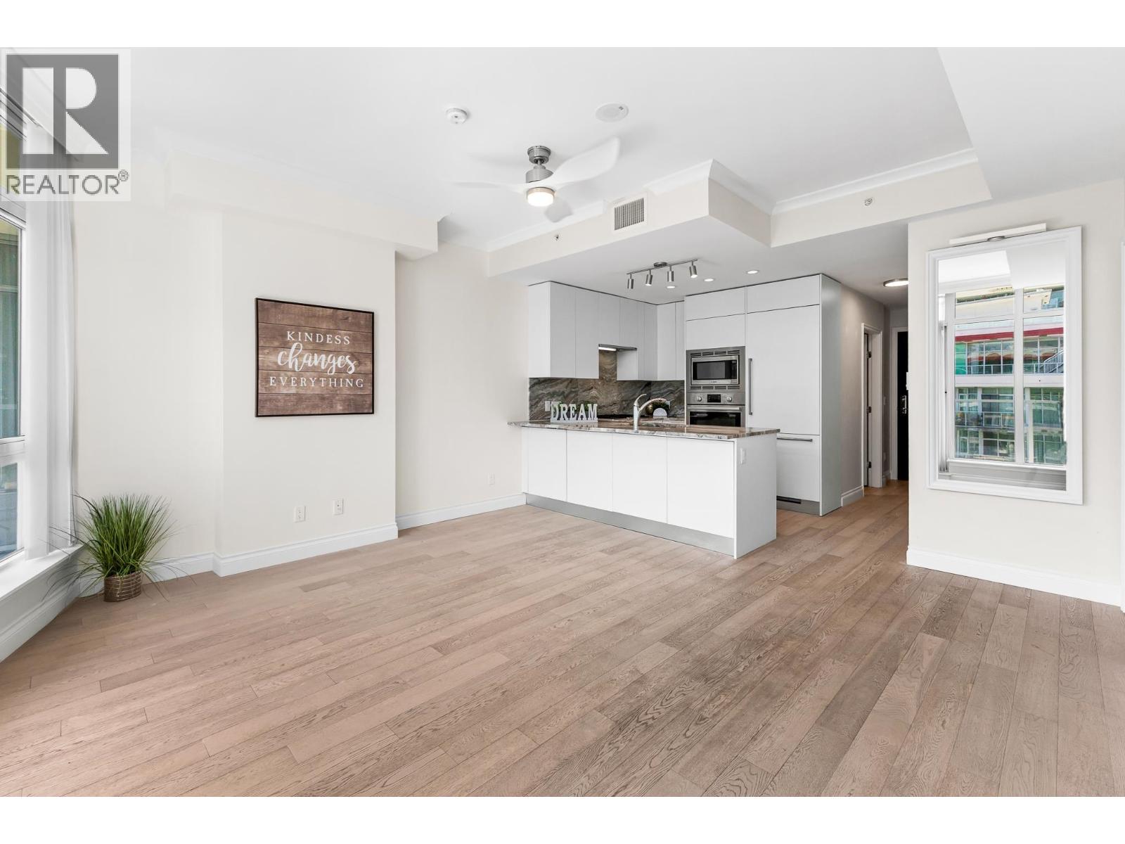 901 175 Victory Ship Way, North Vancouver, British Columbia  V7L 0G1 - Photo 8 - R3129488