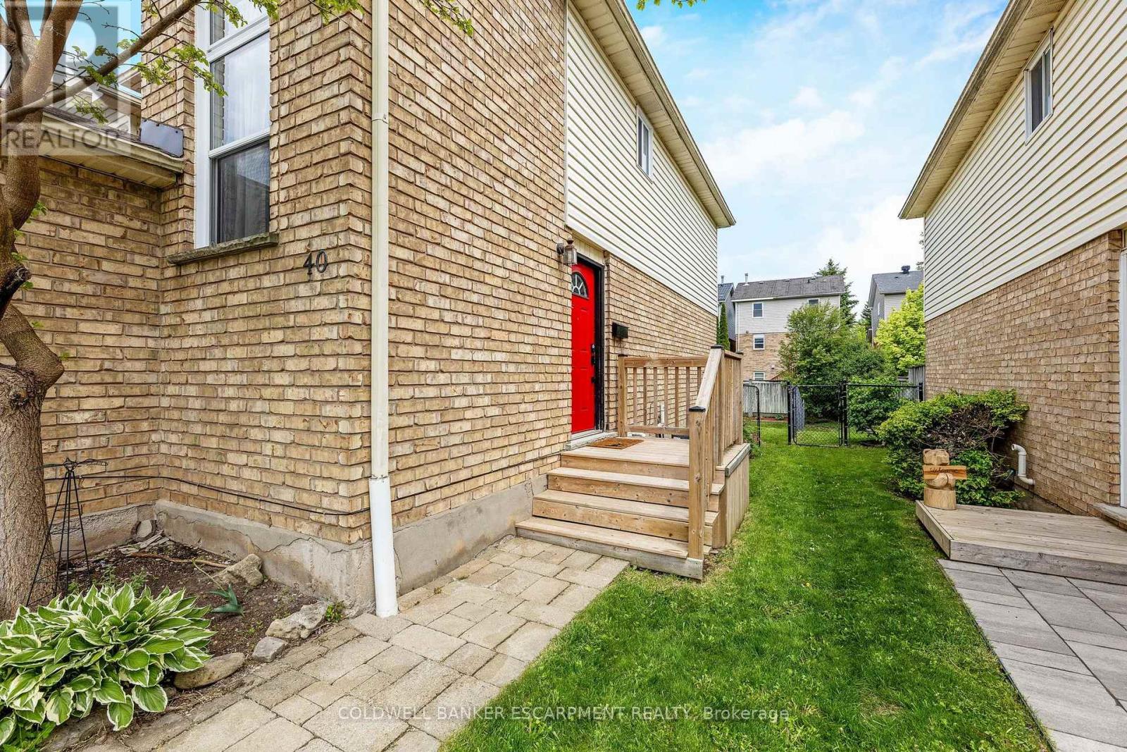 40 Danville Avenue, Halton Hills, Ontario  L7J 2W5 - Photo 4 - W13212086