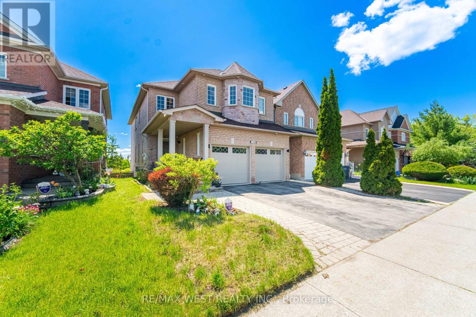 7288 Zinnia Place, Mississauga, Ontario  L5W 1K6 - Photo 5 - W13215376